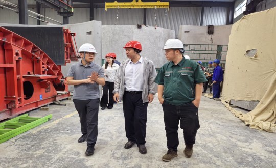 2024年7月5日，市建委初审工作组一行到访装配式总公司实地调查调研_副本.jpg